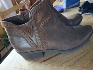 Bear Traps Side Zip Faux Leather Brown Women's Heel Ankle Boots Size 7 M